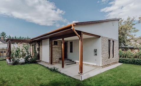 Könnyűszerkezetes családi ház külső